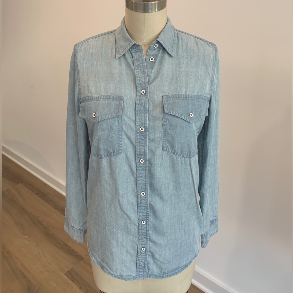 Club Monaco denim shirt (EXCELLENT Condition)